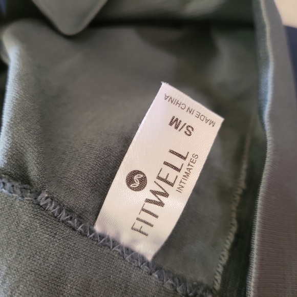 🌿Bra Lot of 3 Women's Small/Medium Sports Bras in Blue, Green, Black & White - Picture 4 of 6